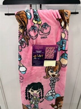 Bratz PJ Party Soft Plush Throw Blanket